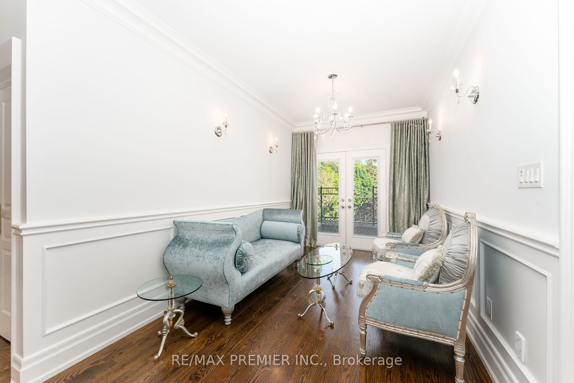 142 Upper Canada Dr