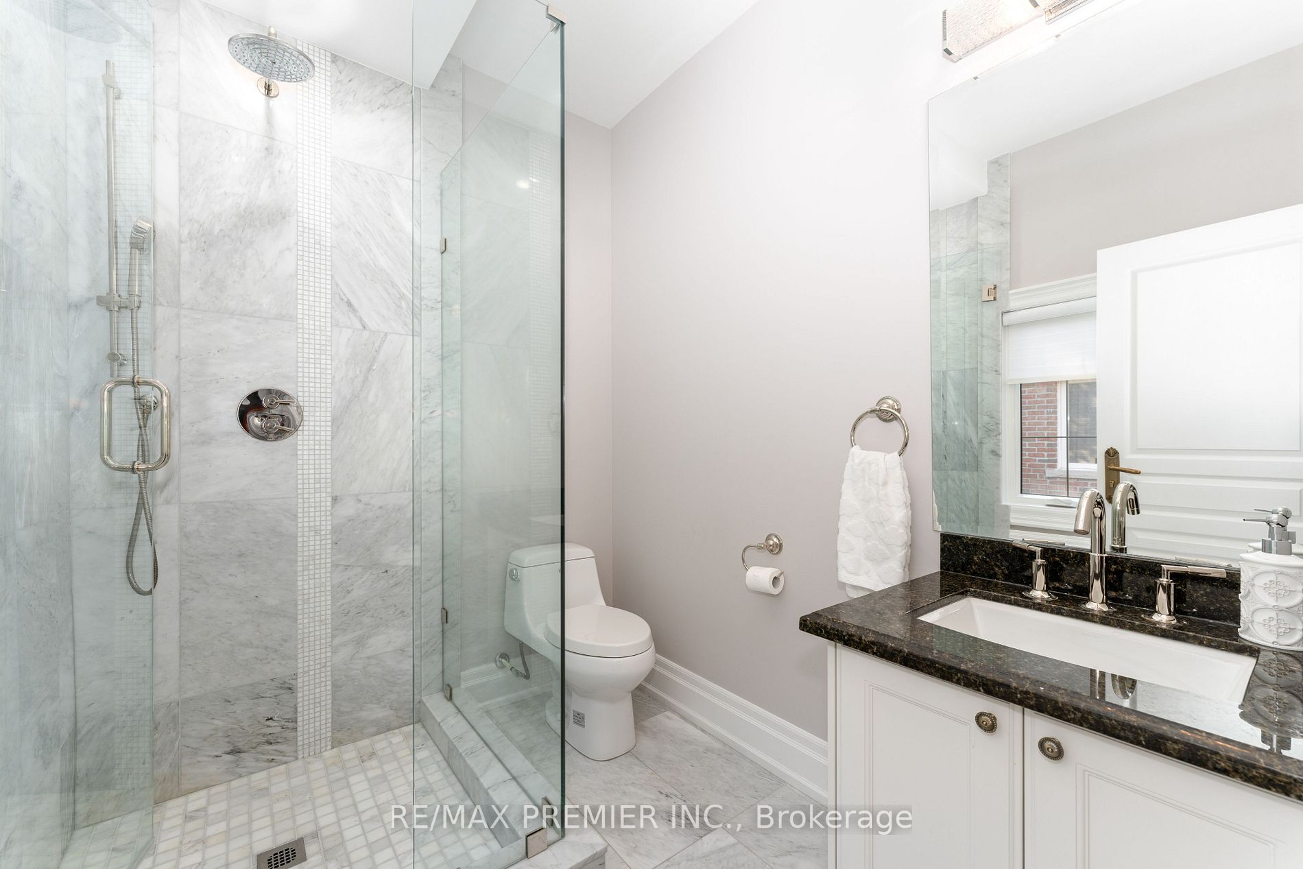 142 Upper Canada Dr
