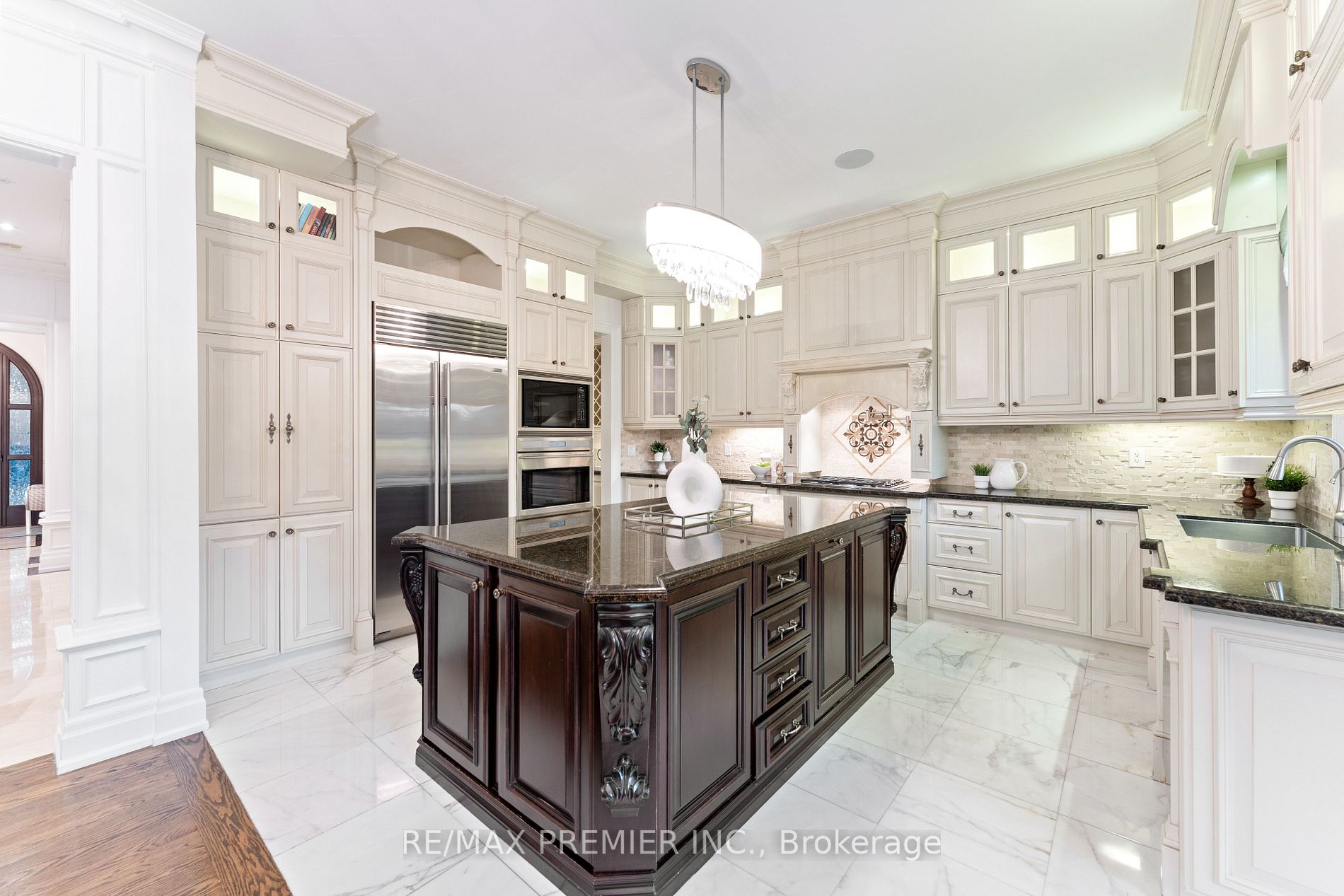 142 Upper Canada Dr