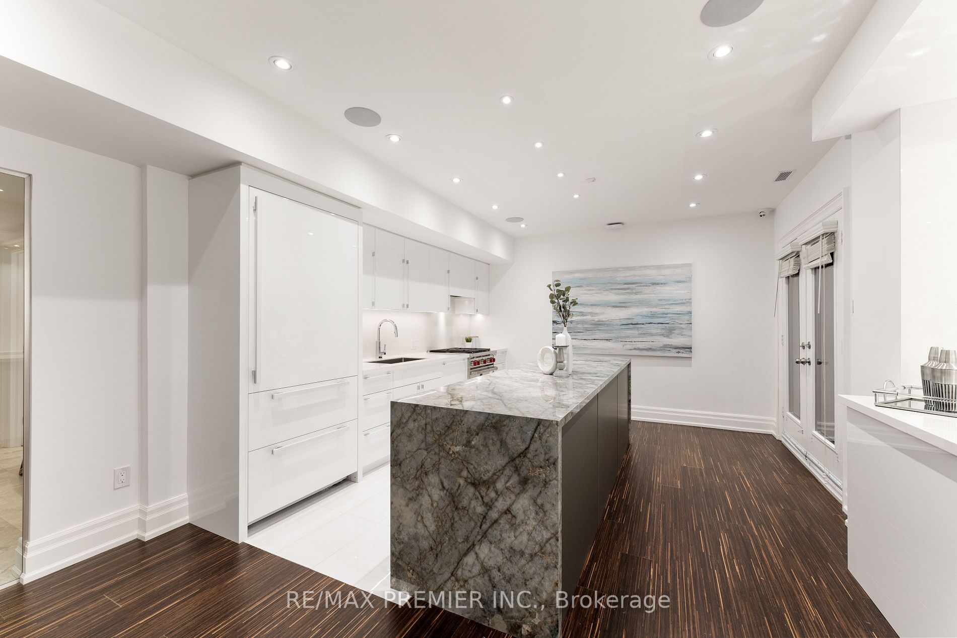 142 Upper Canada Dr