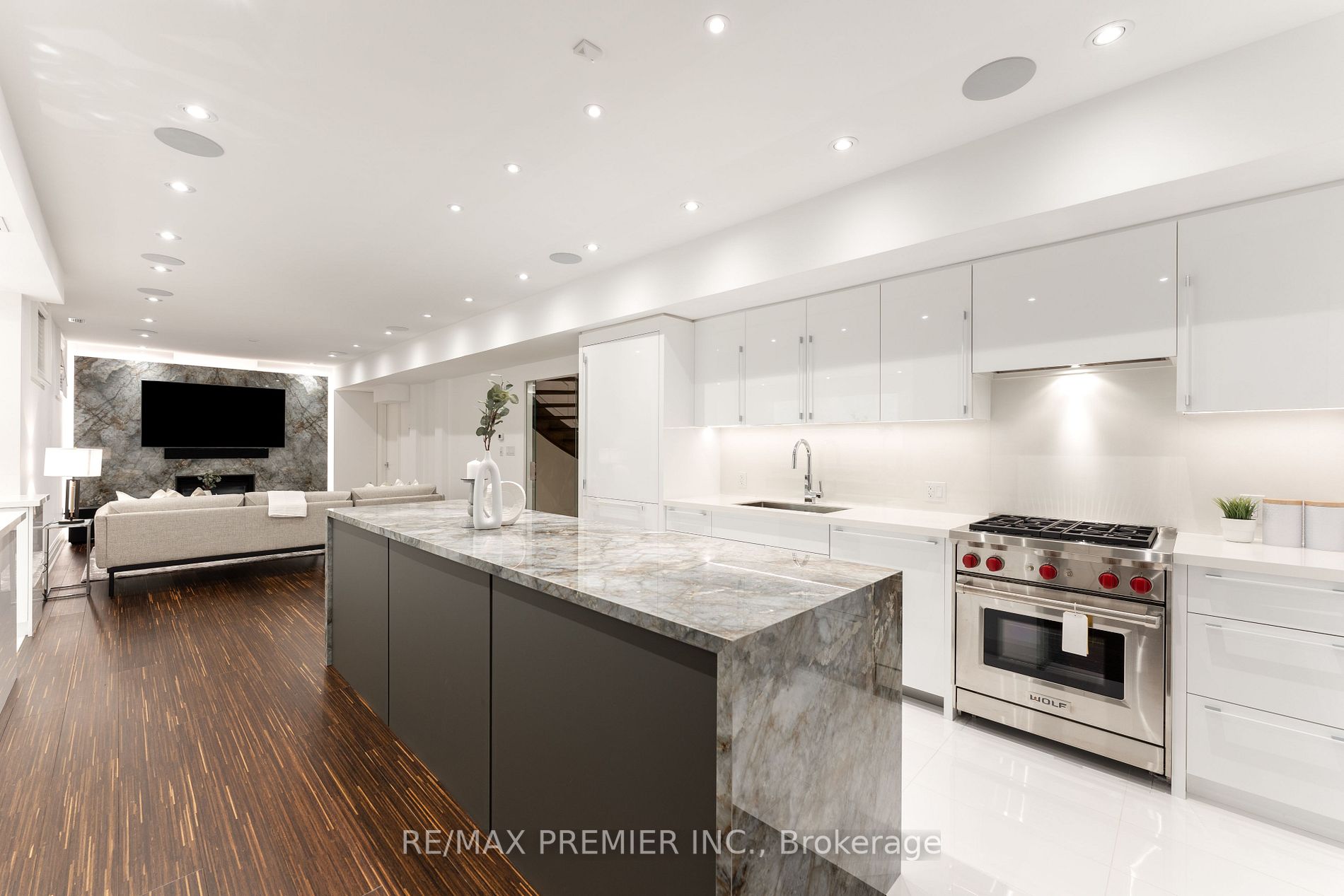 142 Upper Canada Dr