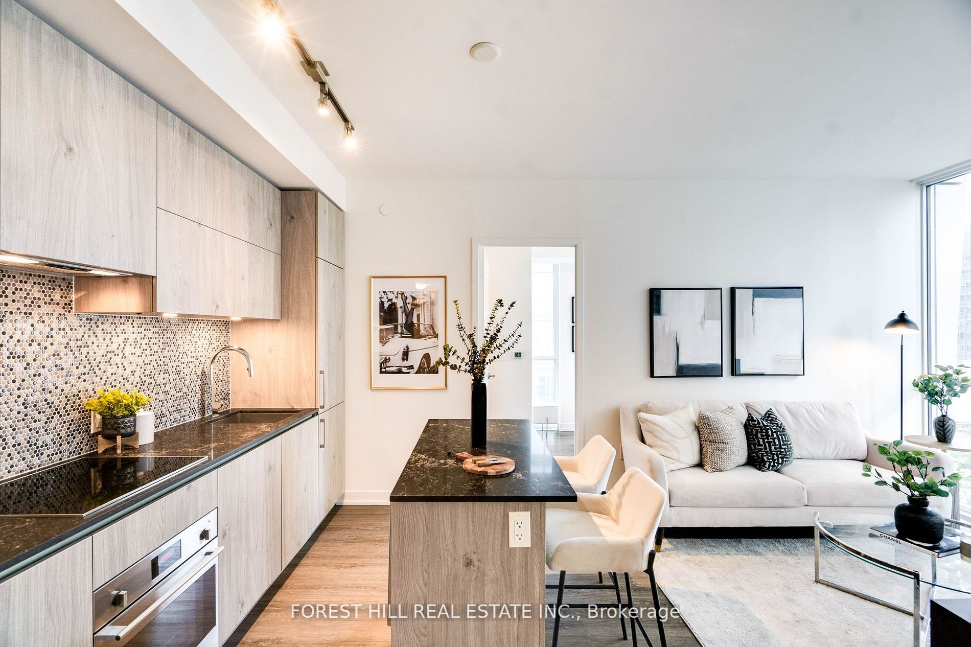 1 Yorkville Ave, #802