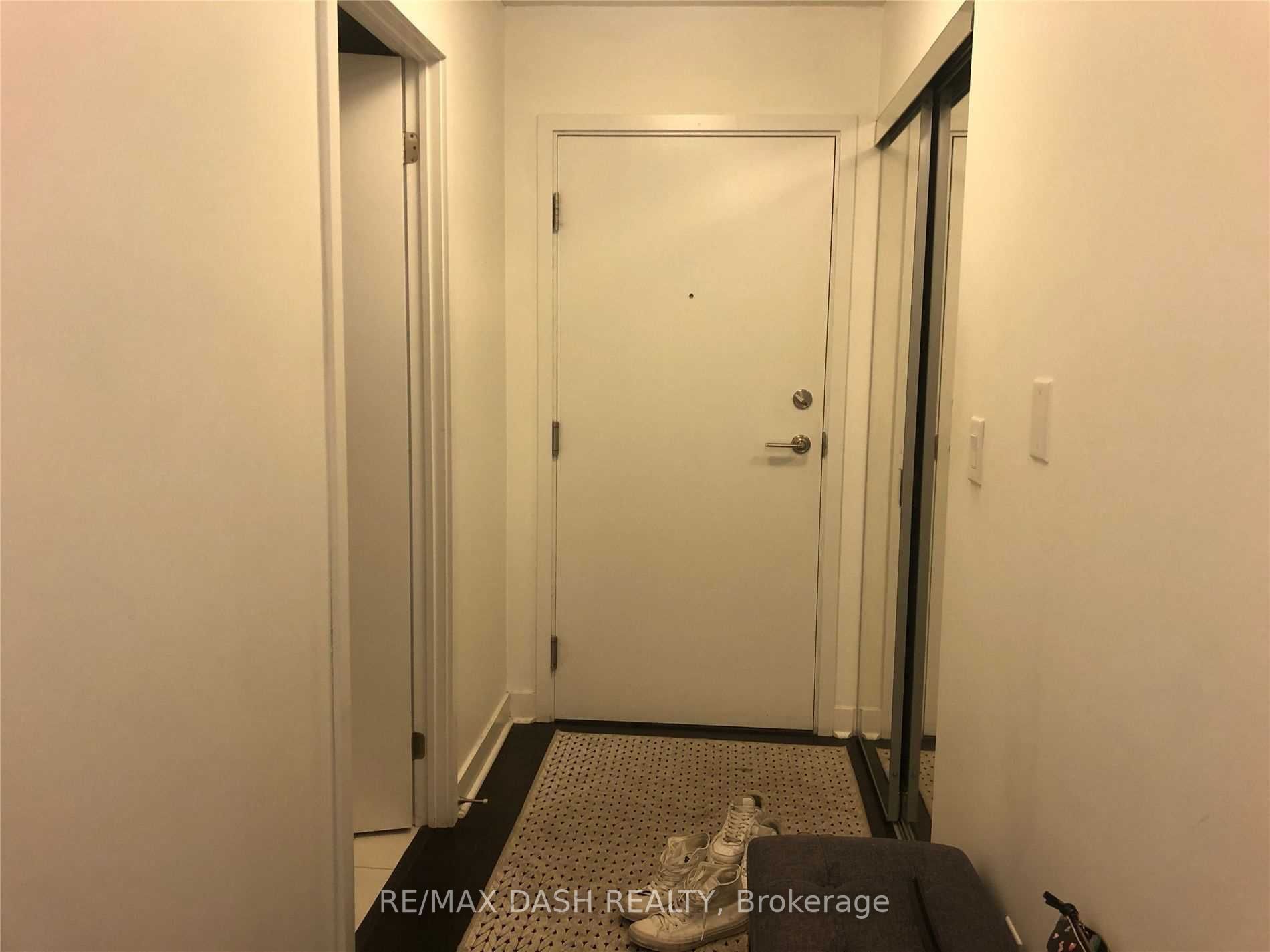 295 Adelaide St W, #512