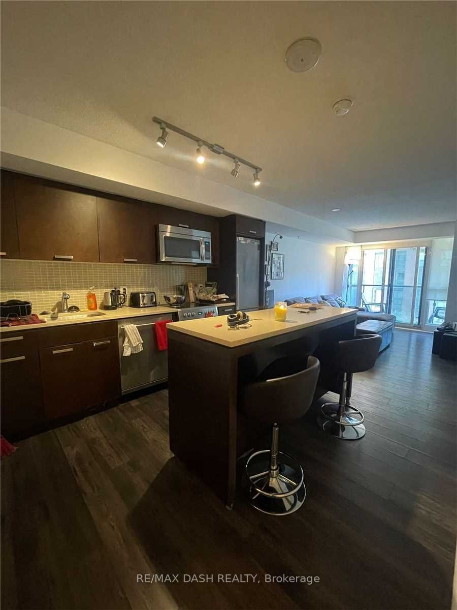 295 Adelaide St W, #512