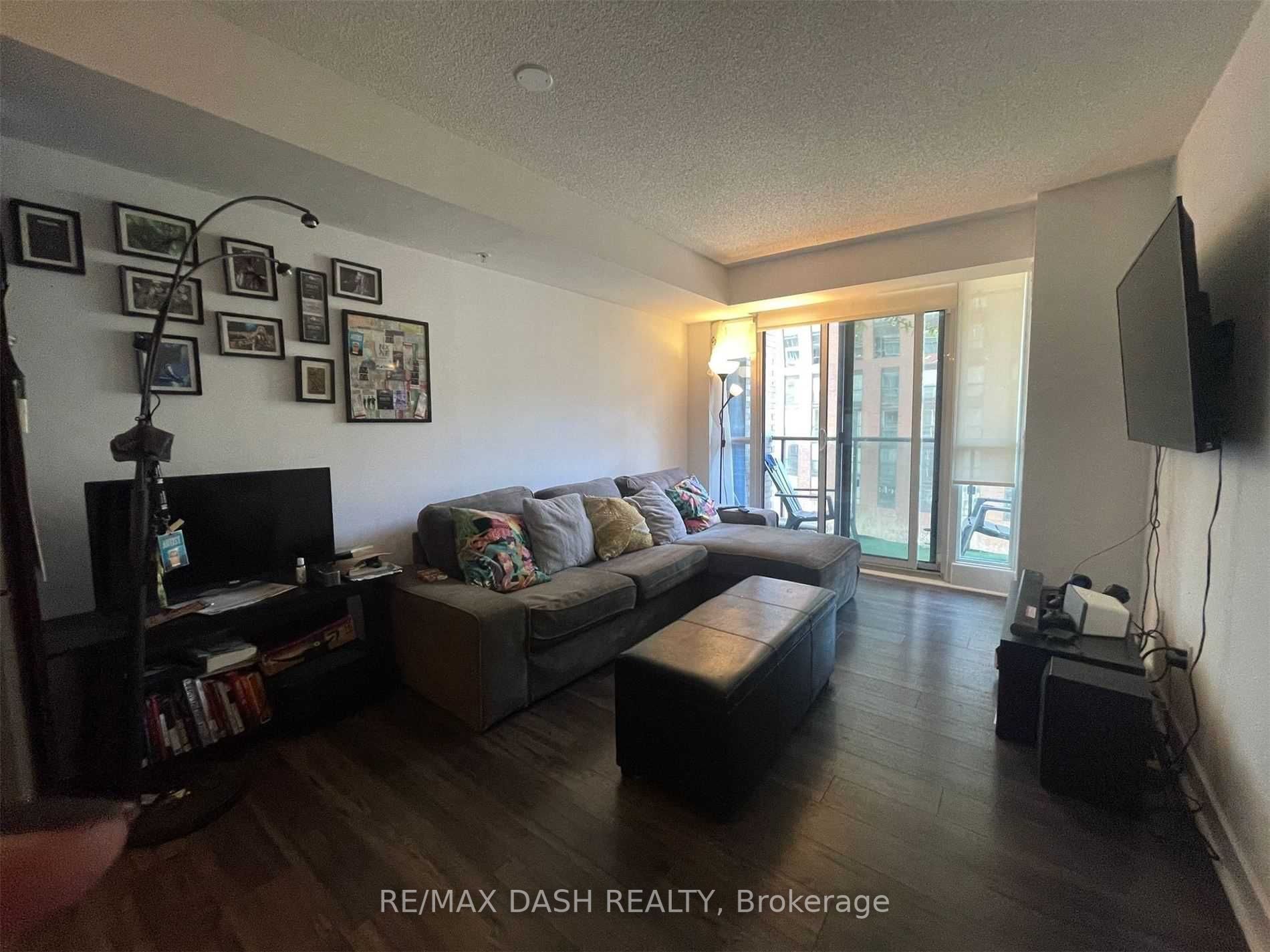 295 Adelaide St W, #512