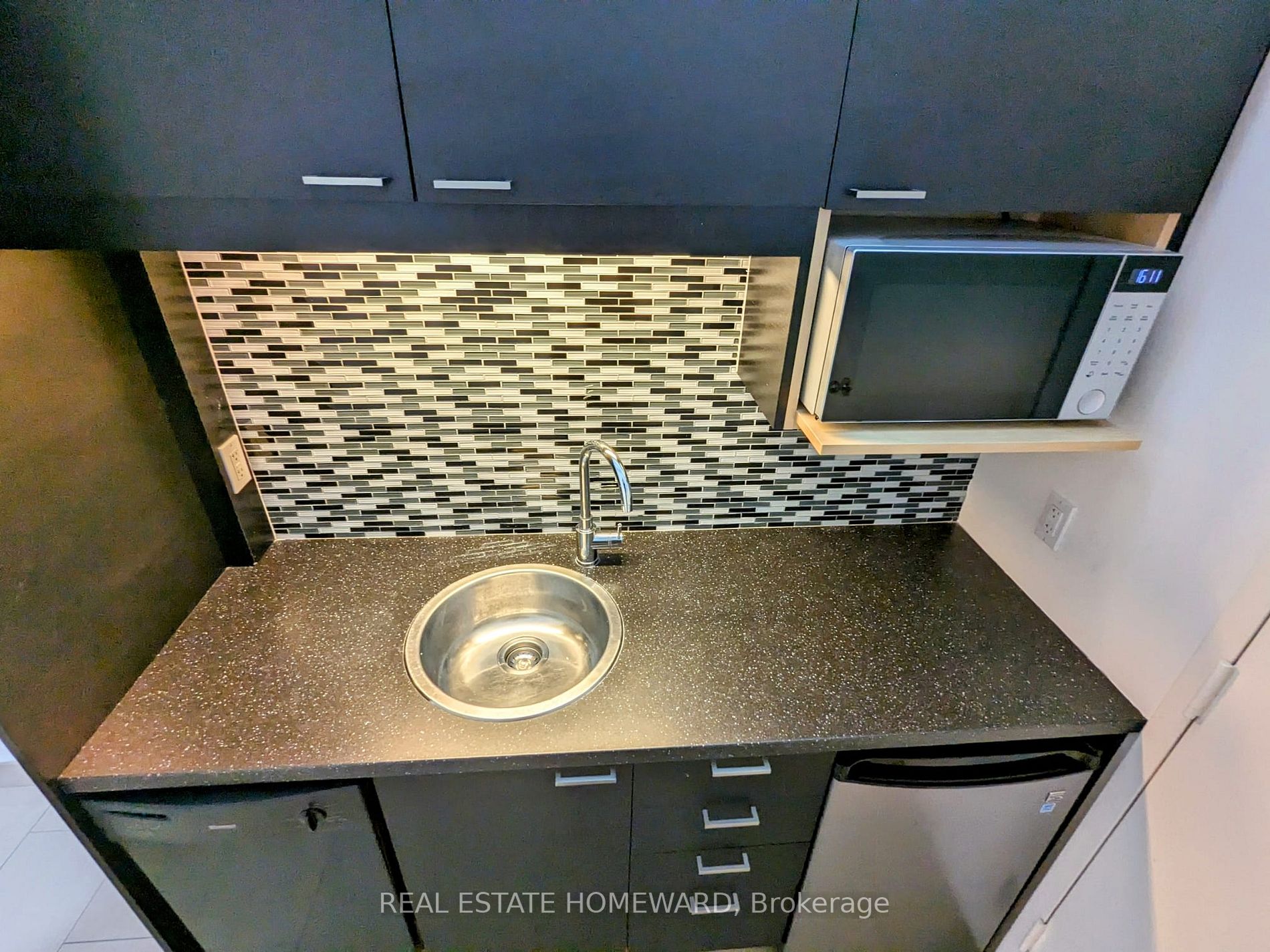 1315 Lawrence Ave E, #406