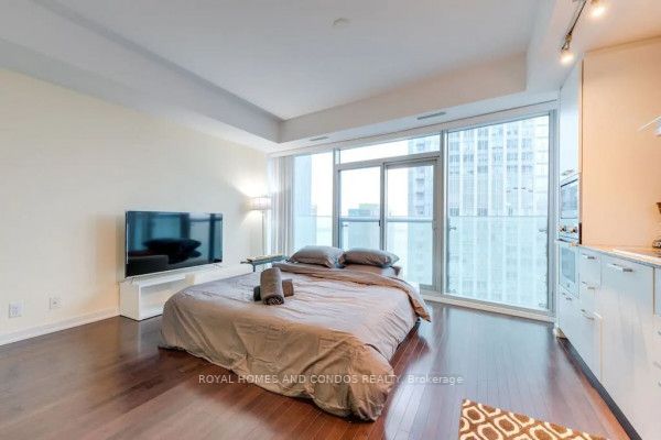 14 York St W, #2804