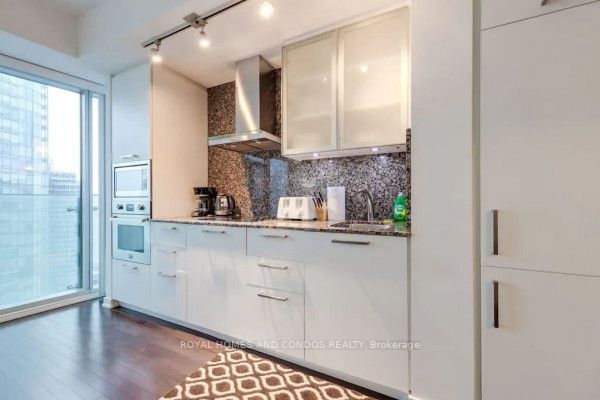 14 York St W, #2804
