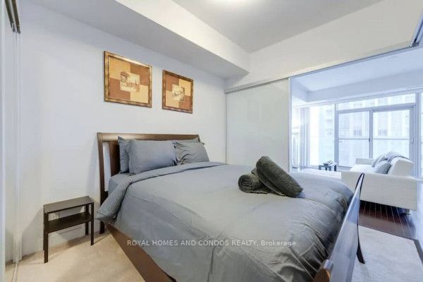14 York St W, #2804