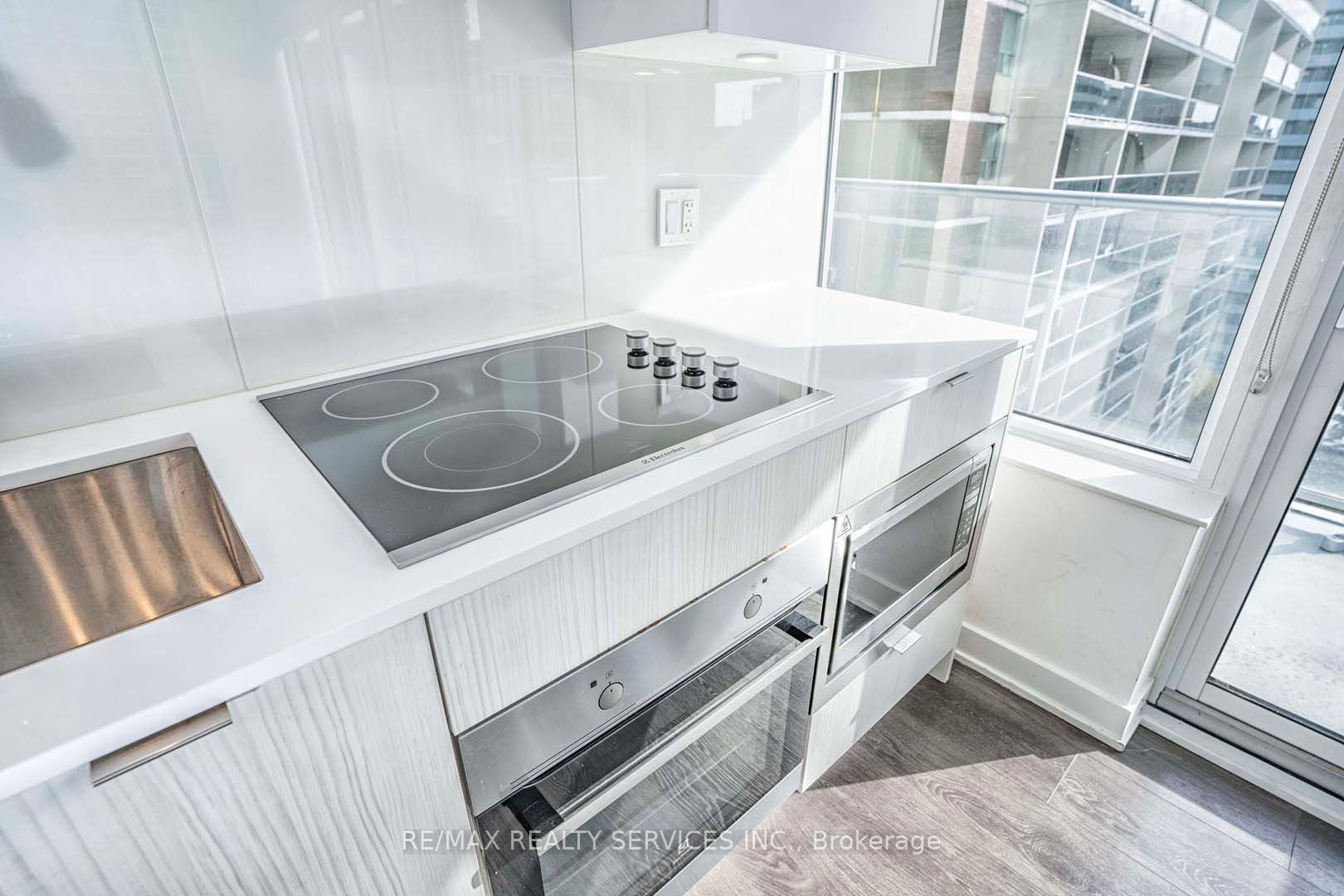 195 Redpath Avenue, #1210