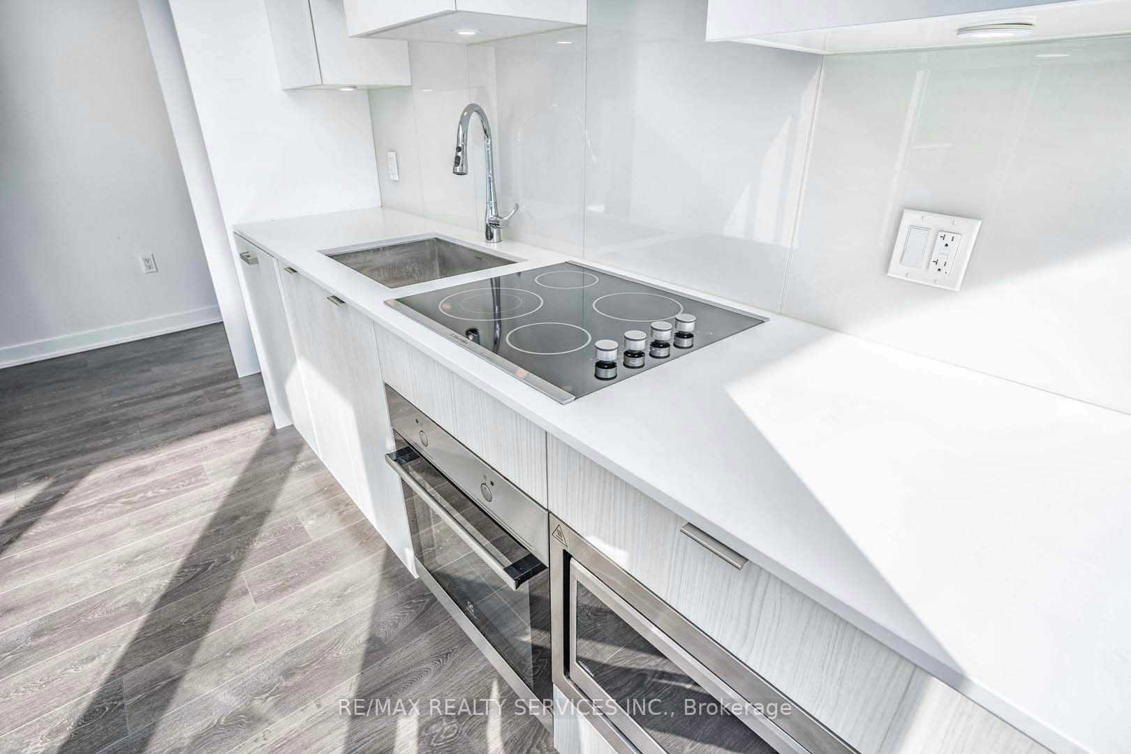 195 Redpath Avenue, #1210