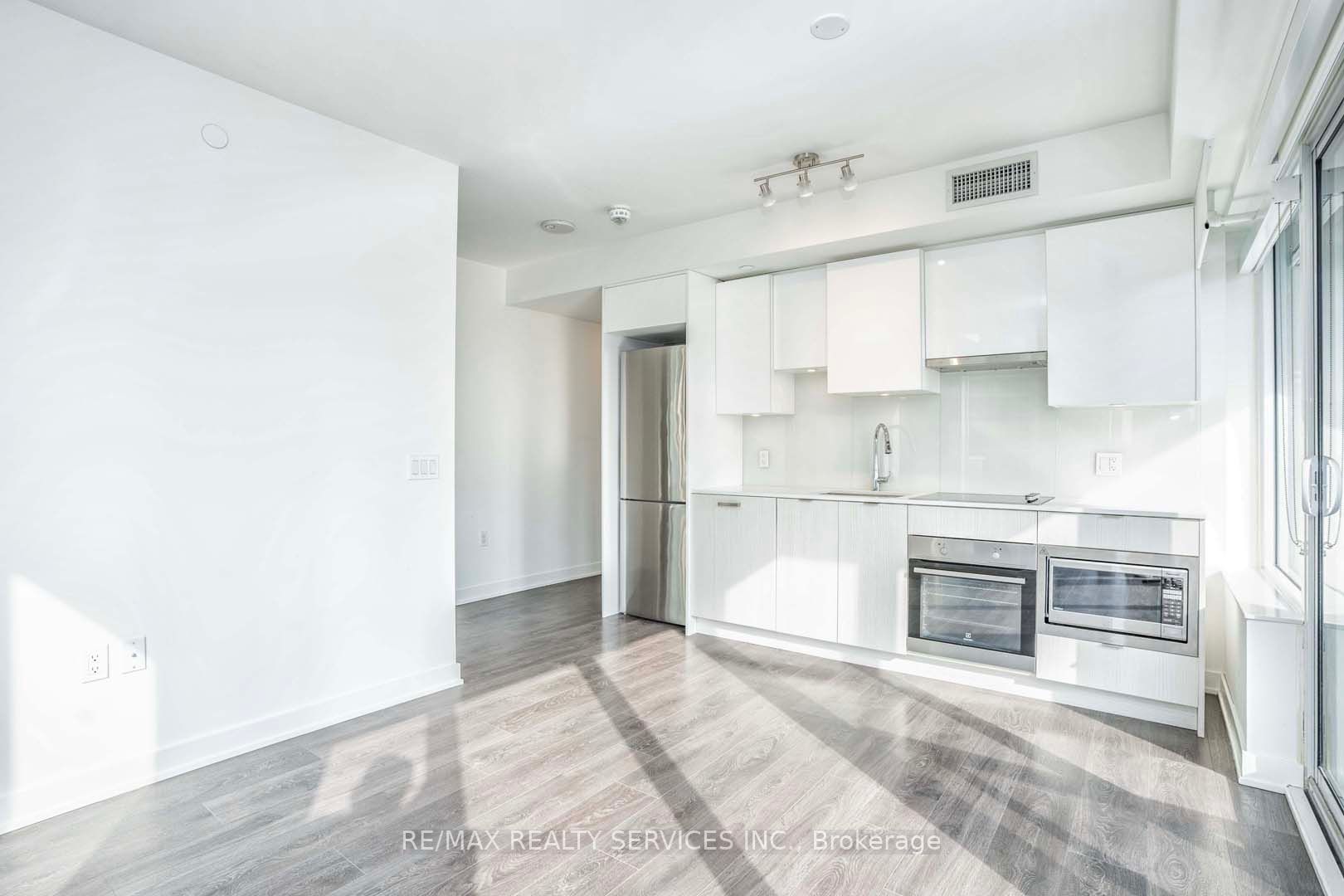 195 Redpath Avenue, #1210