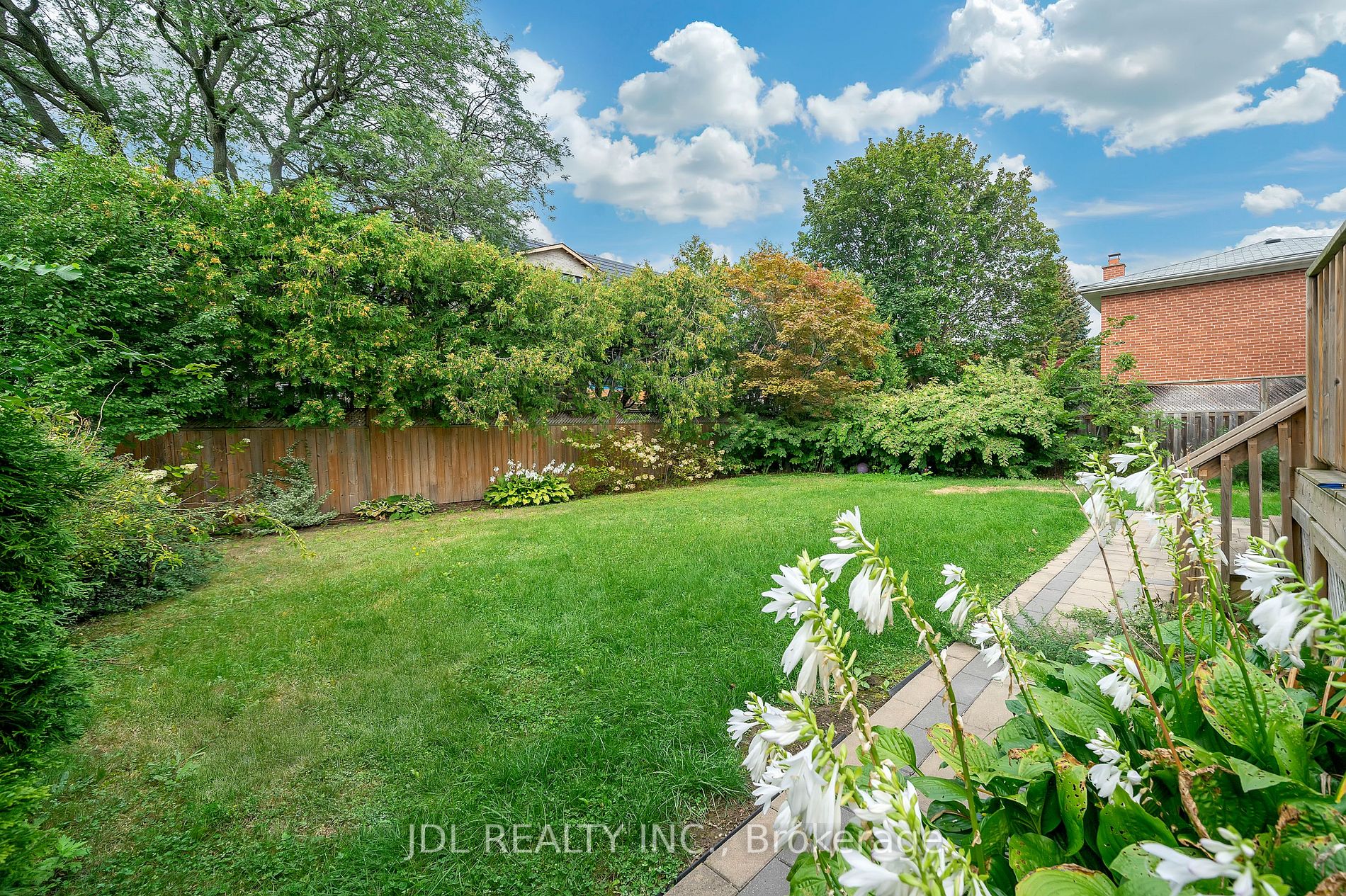 18 Didrickson Dr