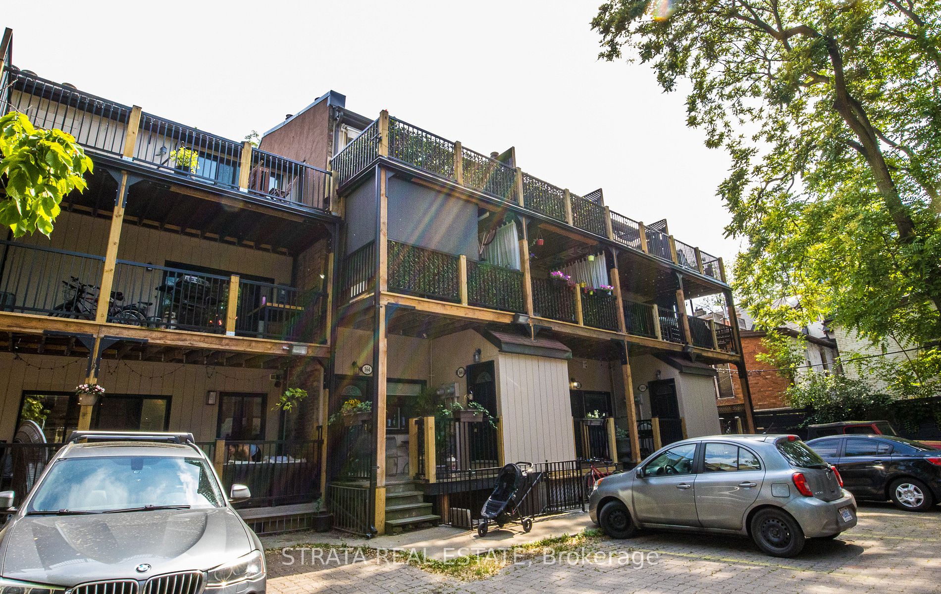 364 Dundas St E, #A