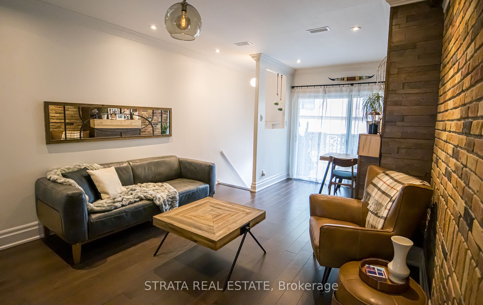 364 Dundas St E, #A