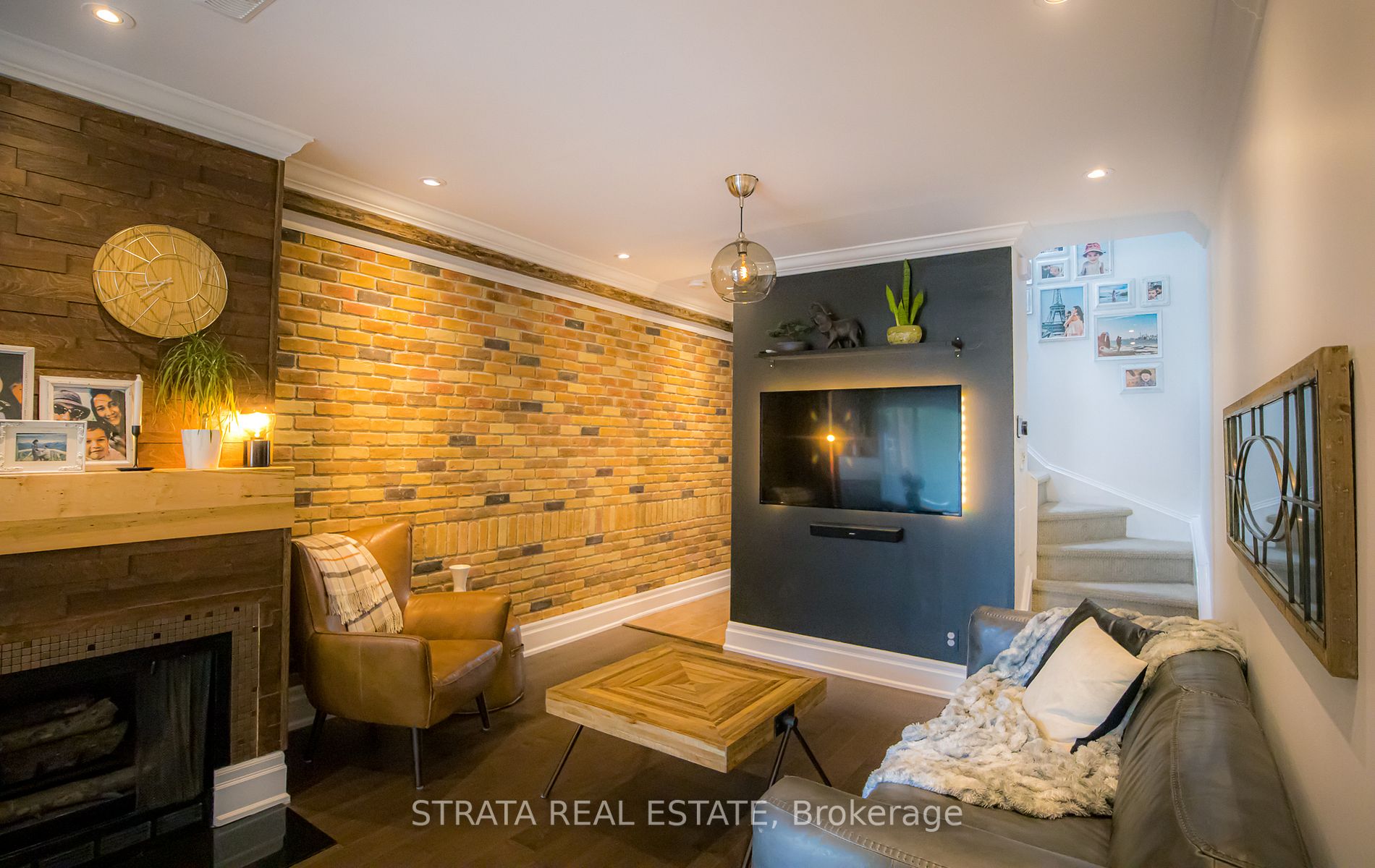 364 Dundas St E, #A