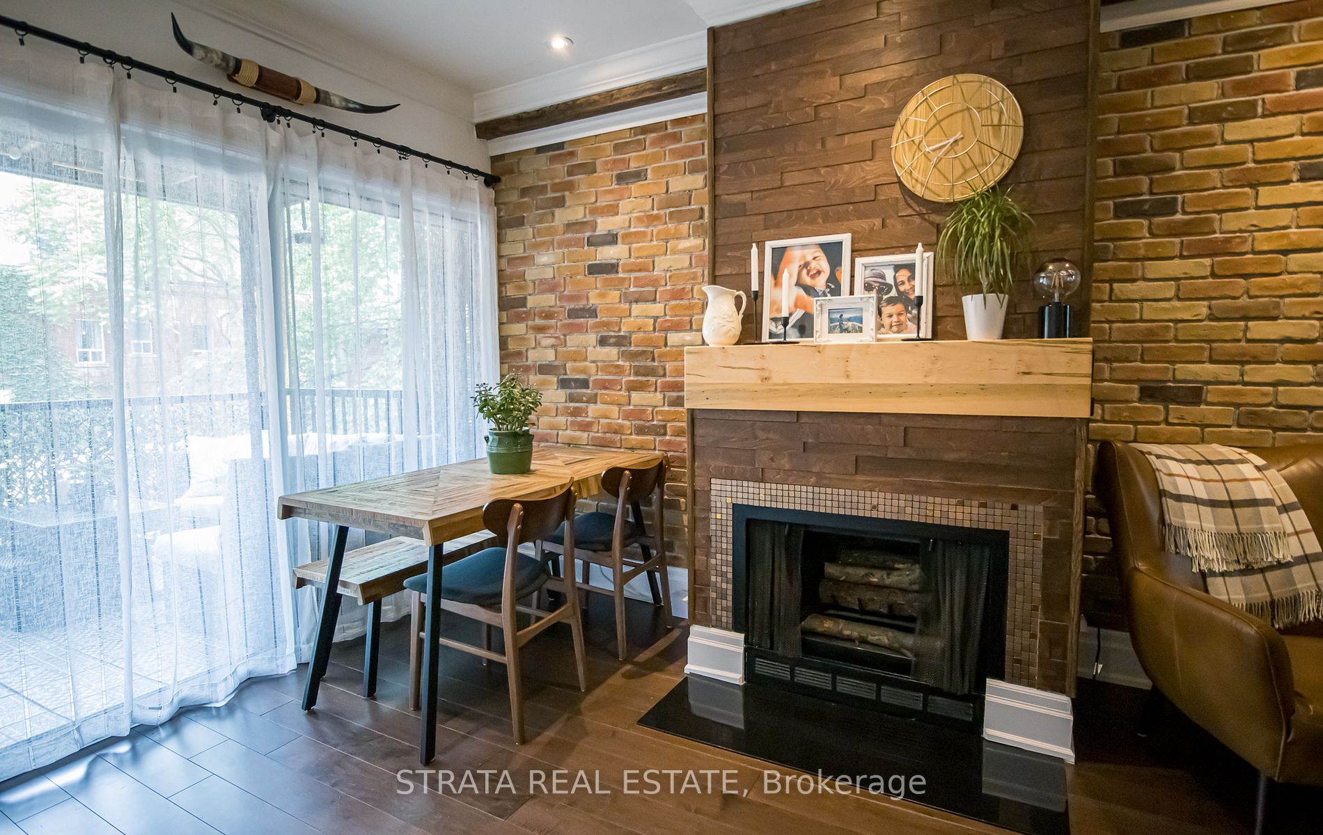 364 Dundas St E, #A