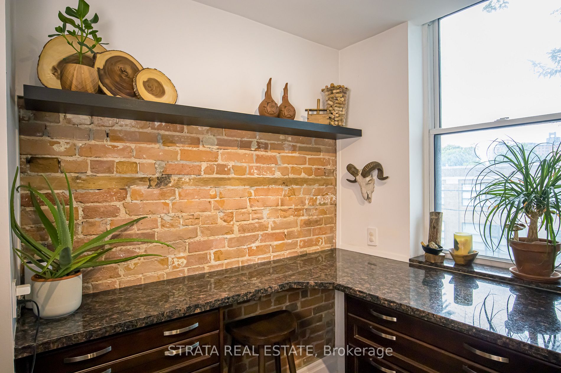 364 Dundas St E, #A