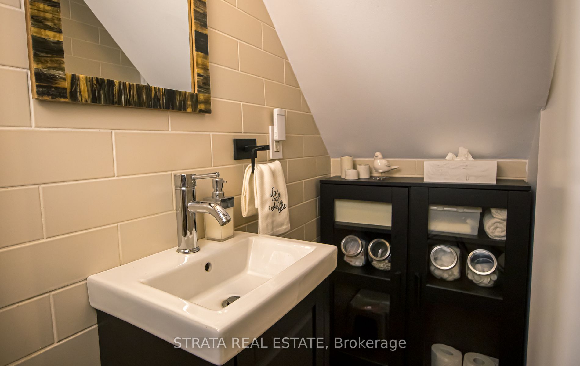 364 Dundas St E, #A