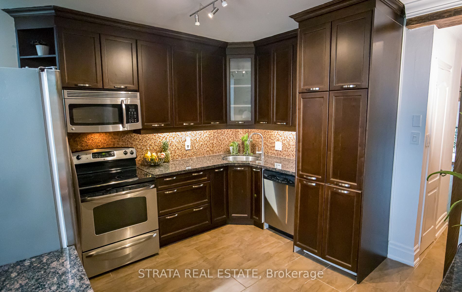 364 Dundas St E, #A