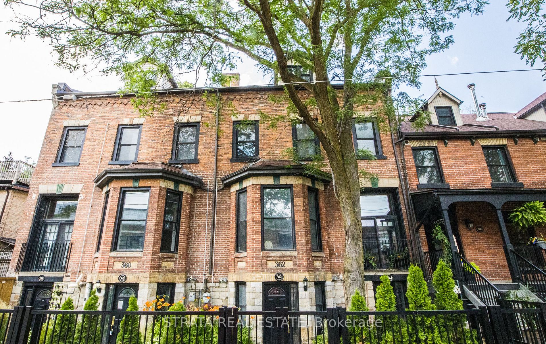 364 Dundas St E, #A
