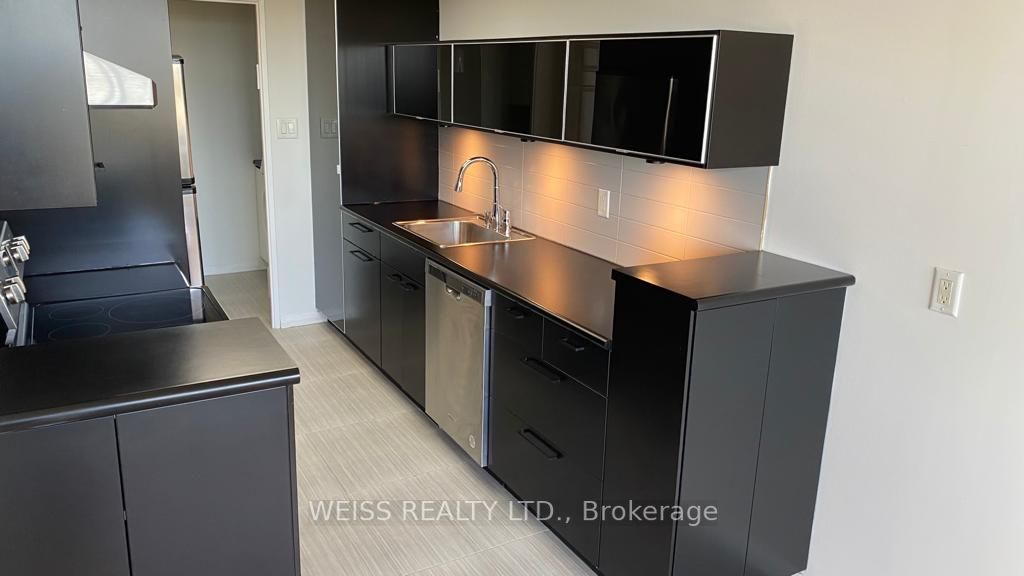 3000 Bathurst St, #804