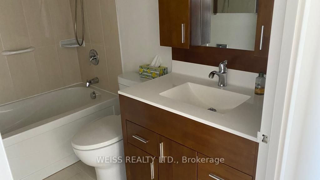 3000 Bathurst St, #804