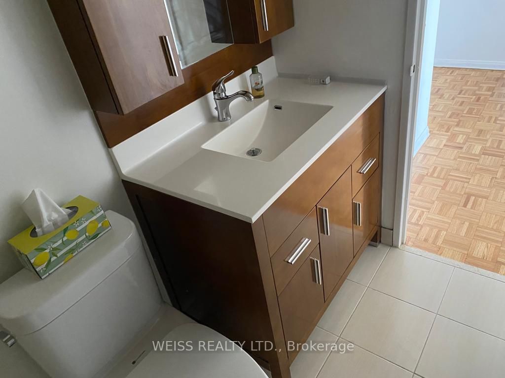 3000 Bathurst St, #804