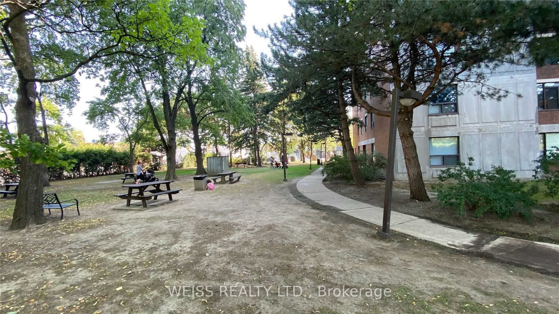 3000 Bathurst St, #804