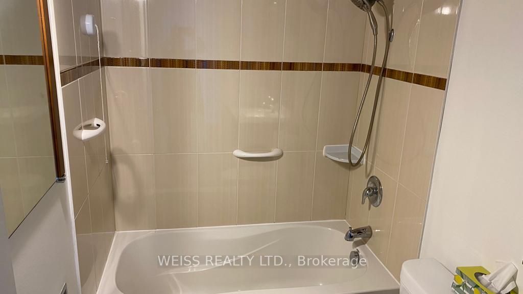 3000 Bathurst St, #804