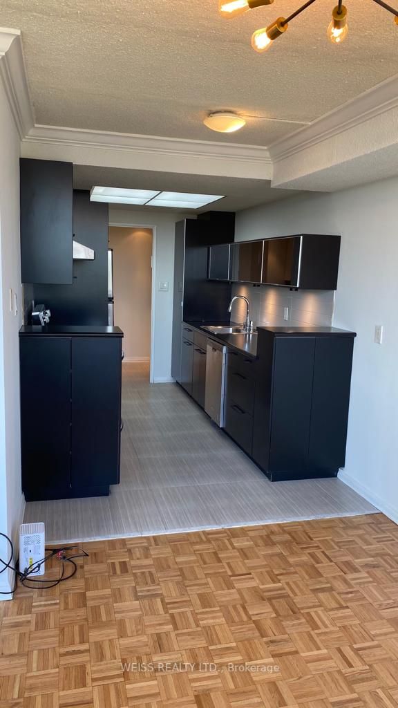 3000 Bathurst St, #804