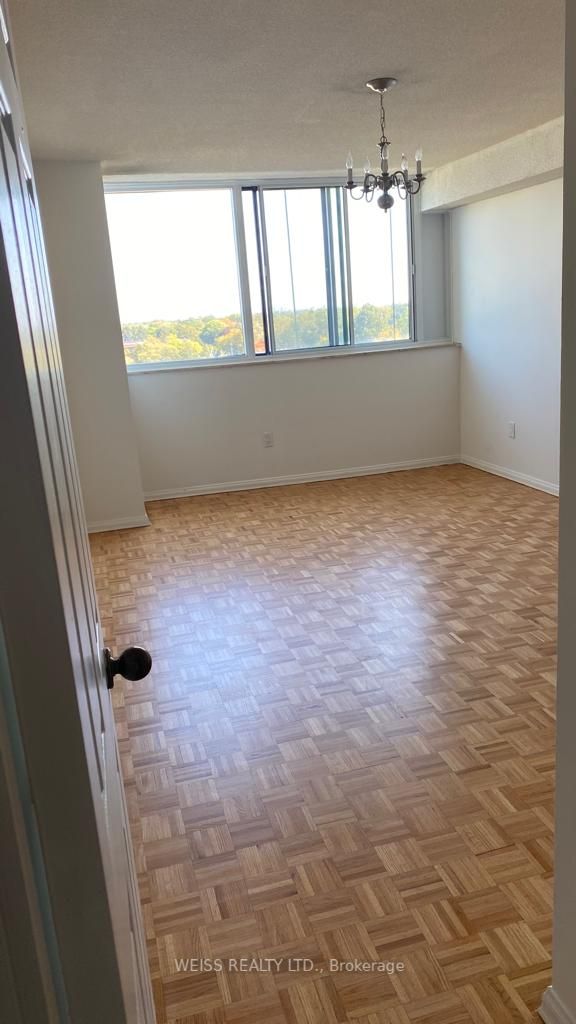 3000 Bathurst St, #804