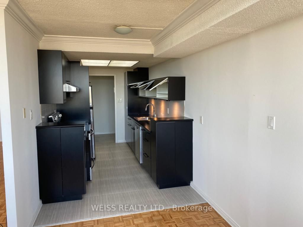 3000 Bathurst St, #804