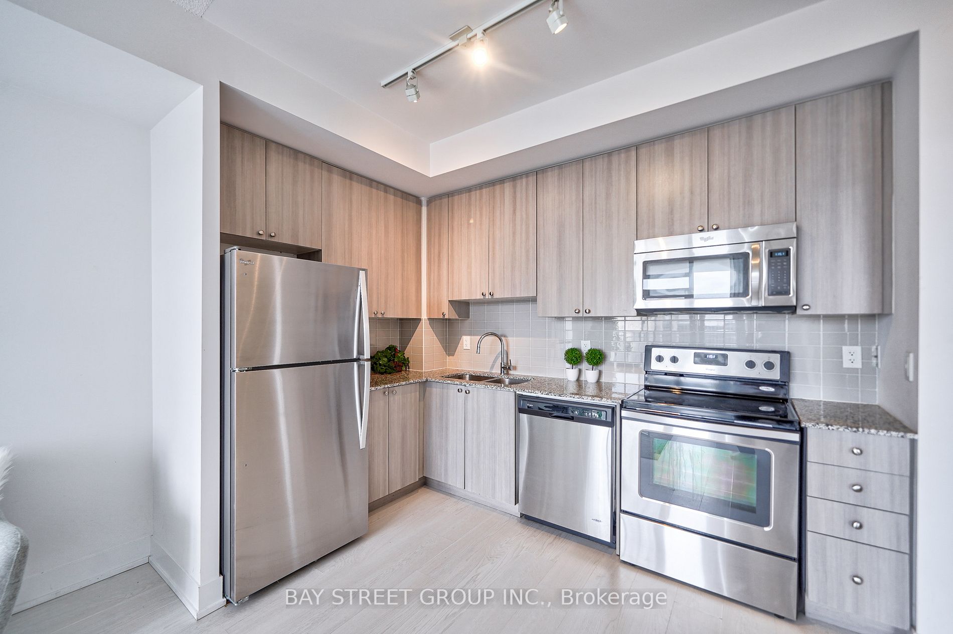 68 Merton St, #909