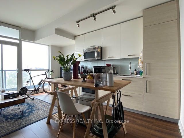 210 Simcoe St, #2104