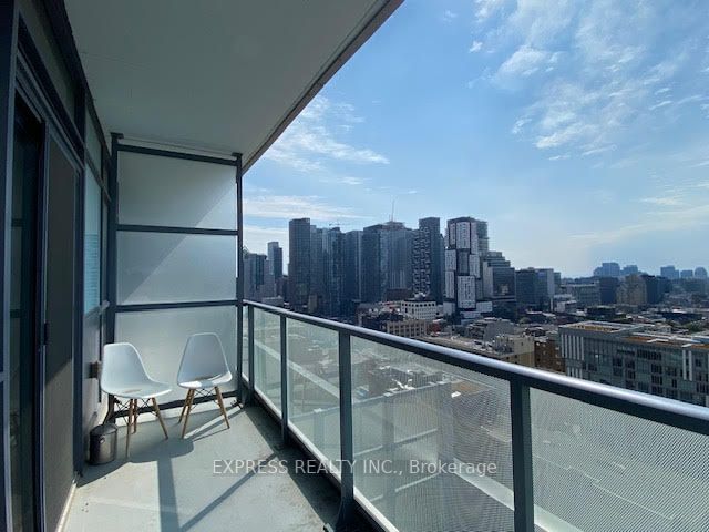 210 Simcoe St, #2104