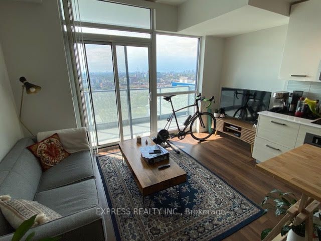 210 Simcoe St, #2104