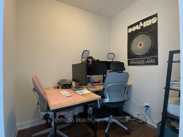 210 Simcoe St, #2104