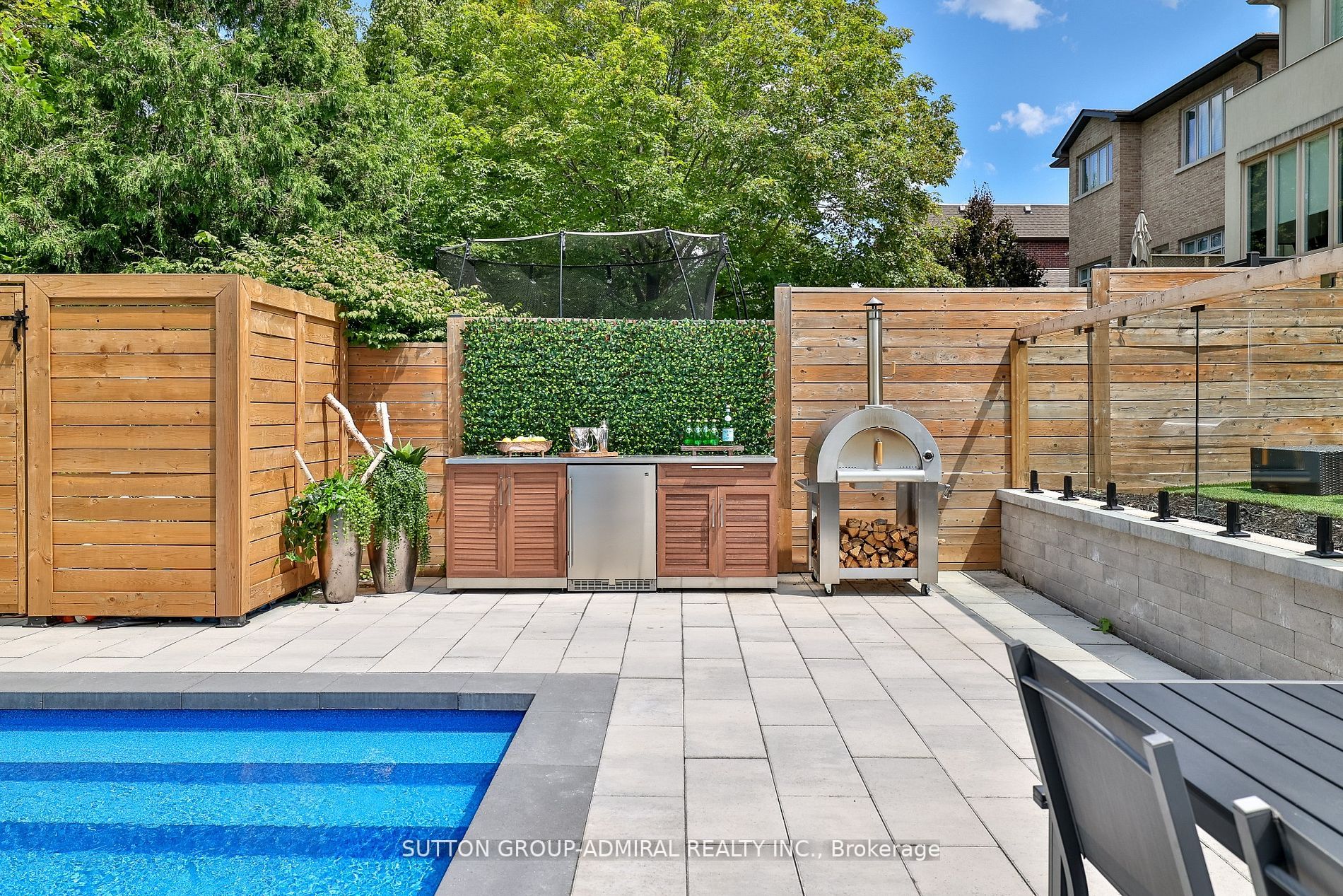 158 Dunblaine Ave