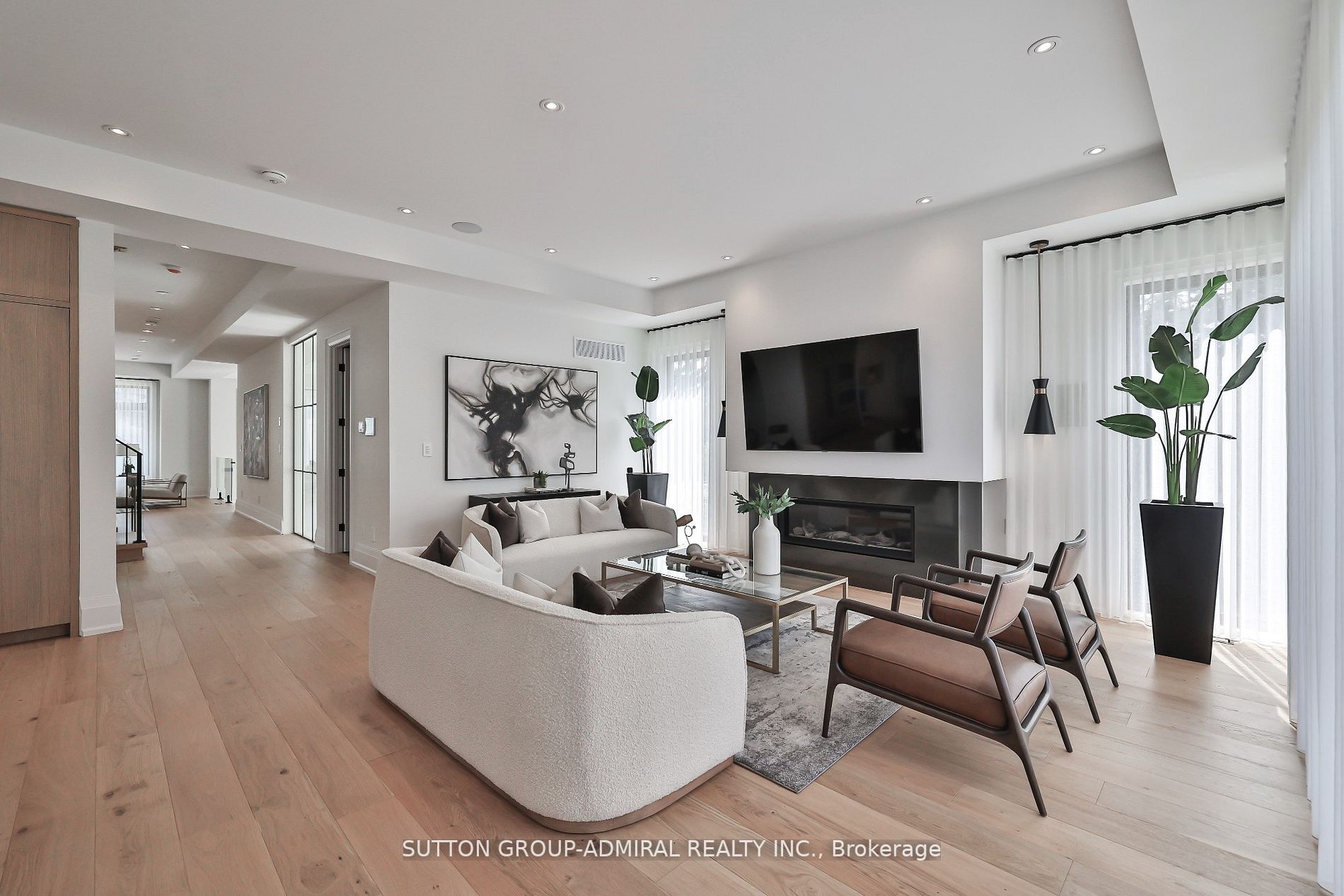 158 Dunblaine Ave