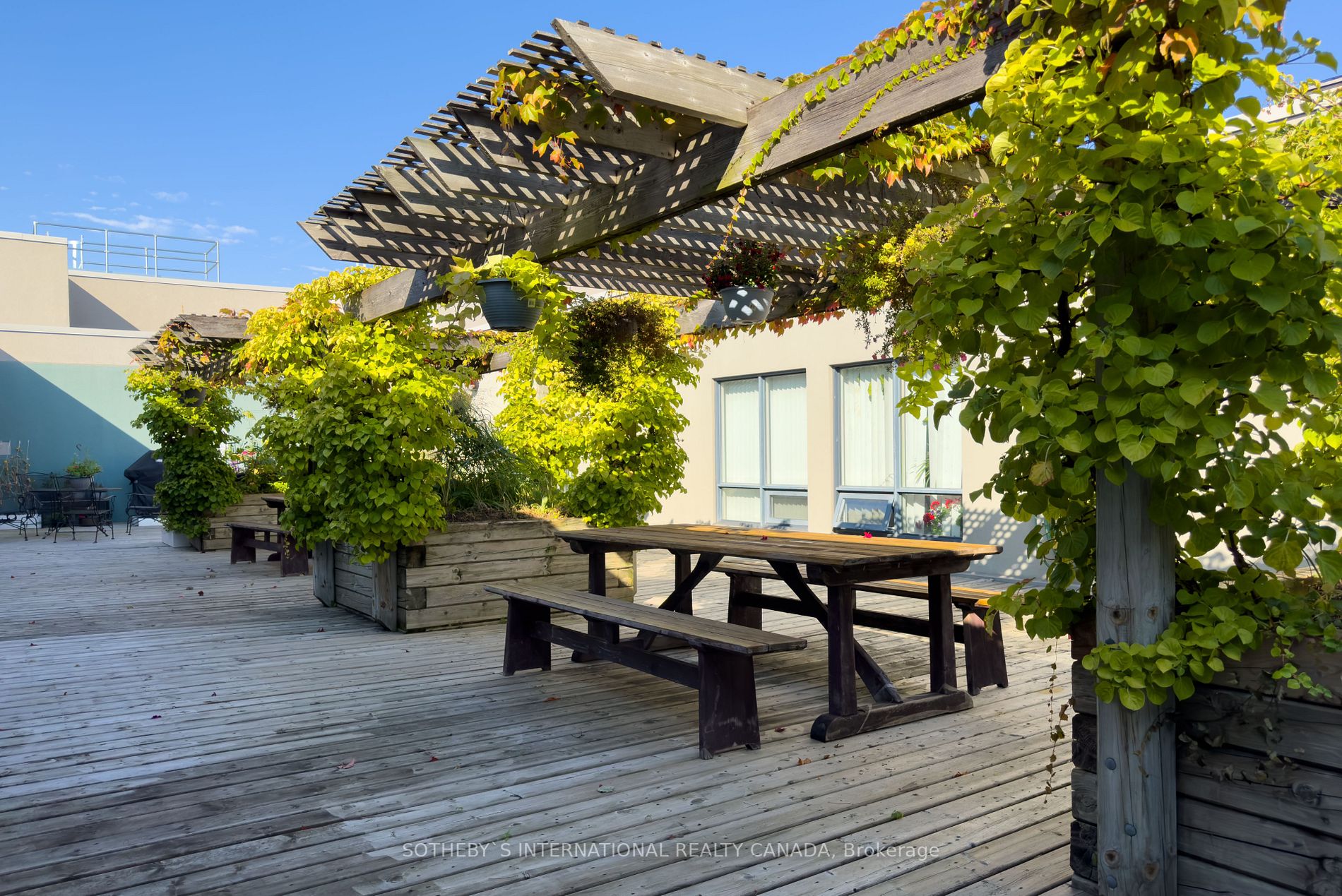 993 Queen Street W, #409
