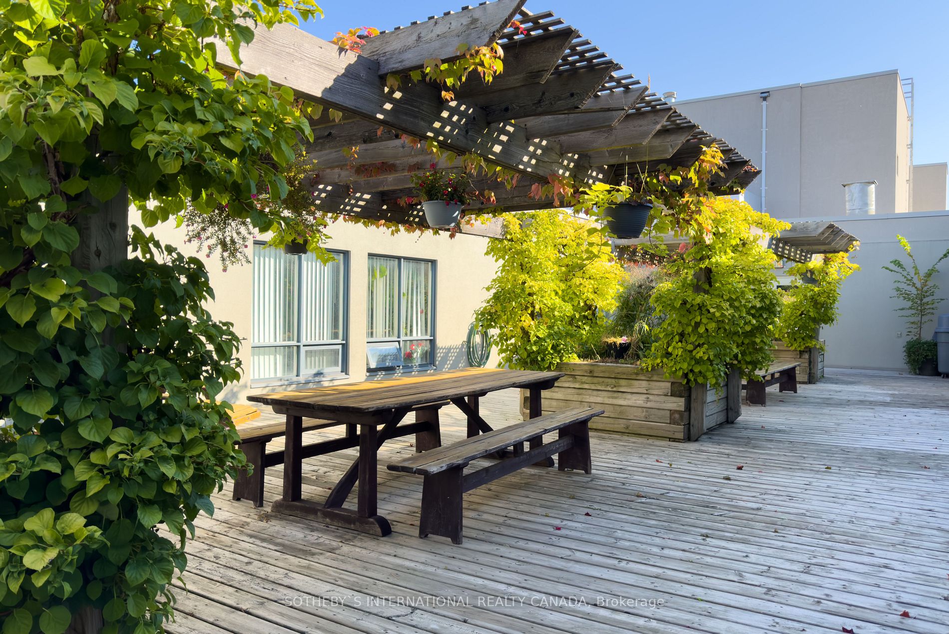993 Queen Street W, #409