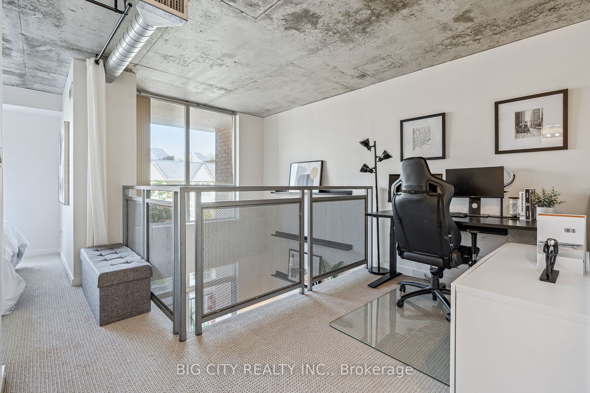 800 King St W, #202