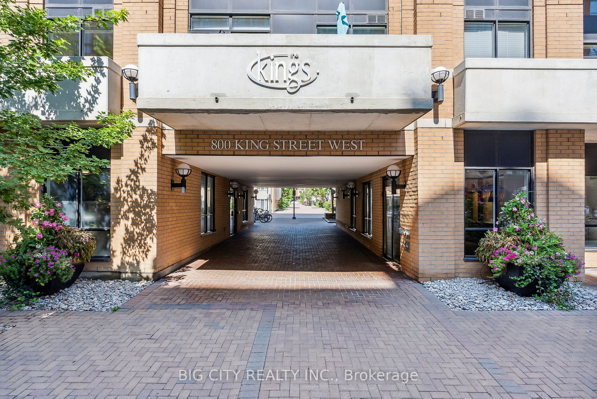 800 King St W, #202