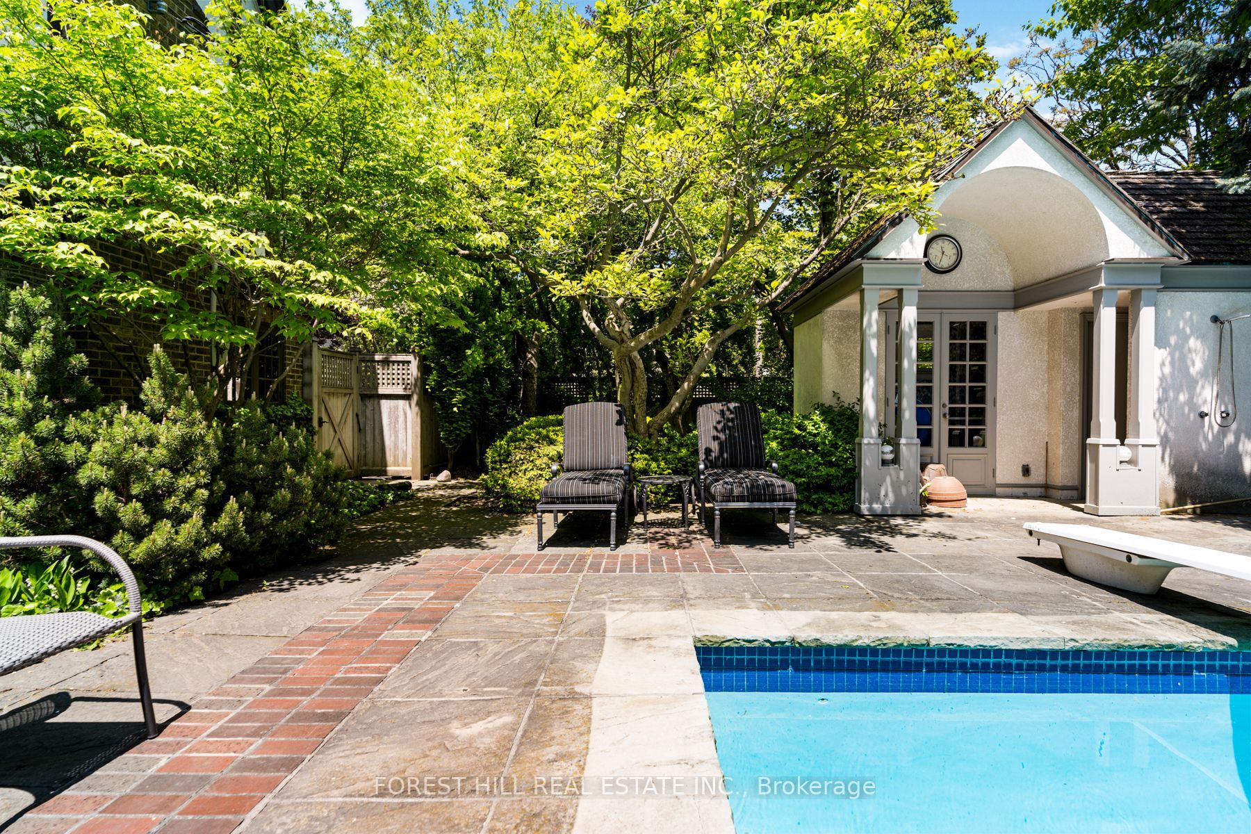 23 Dewbourne Ave