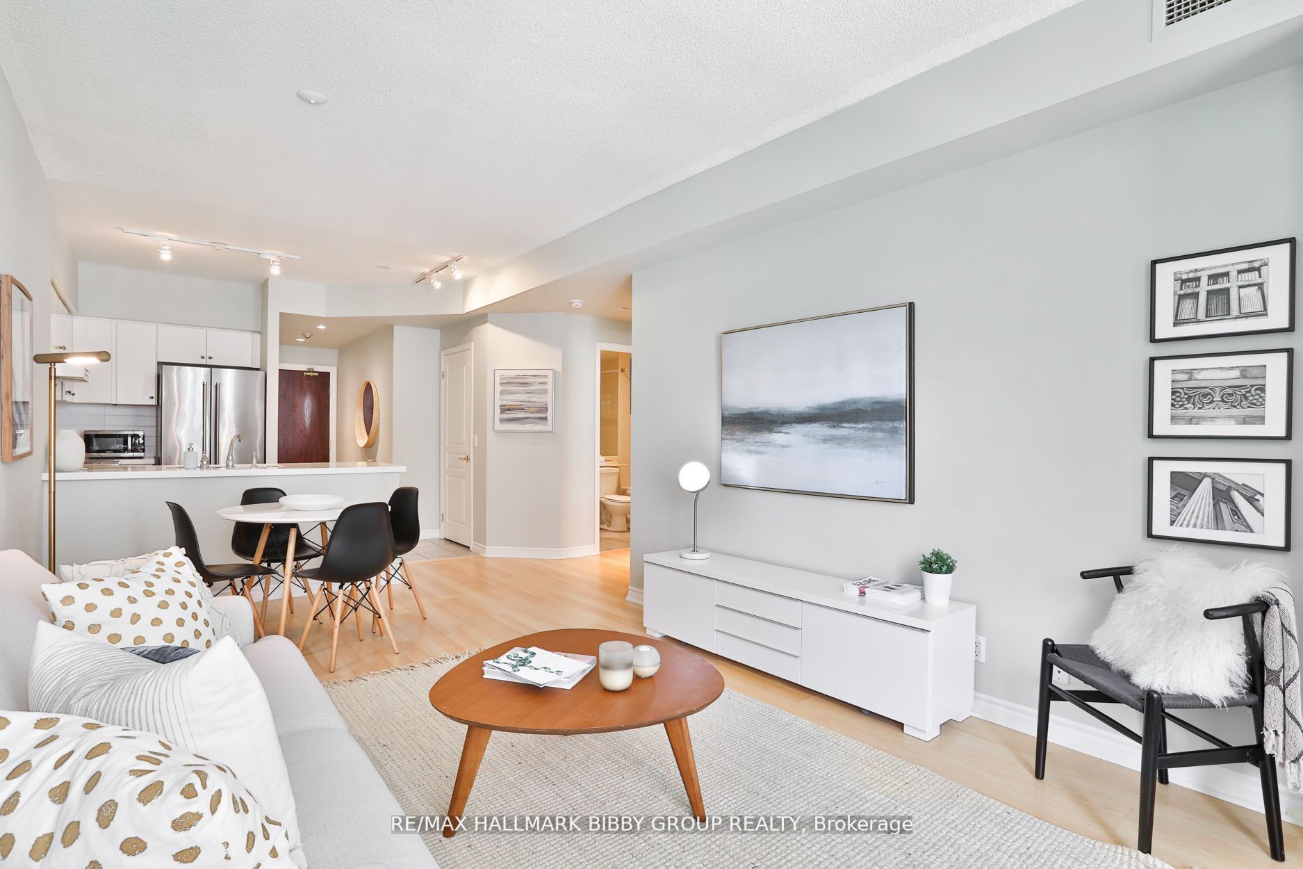 1 Deer Park Cres, #401