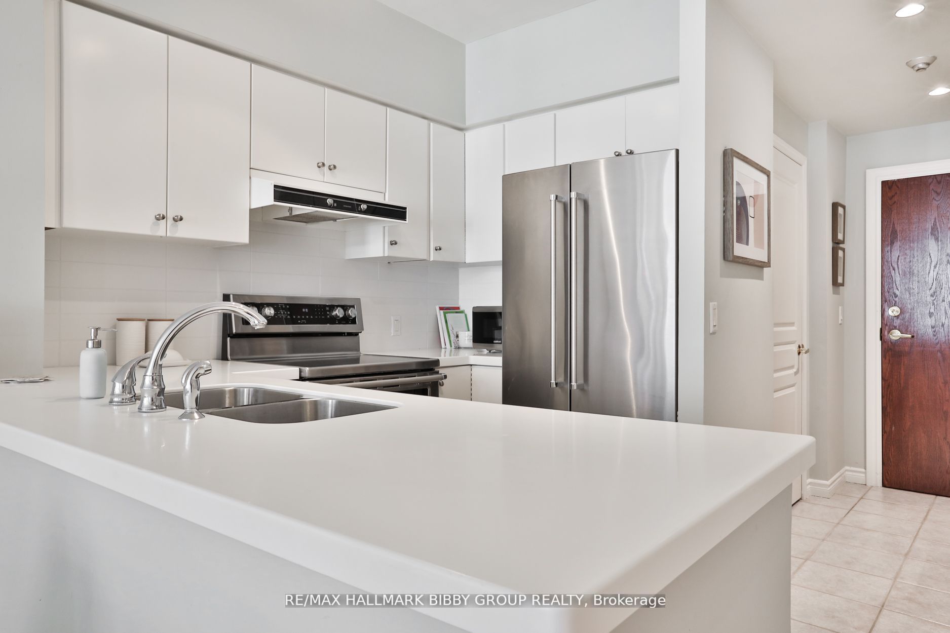 1 Deer Park Cres, #401