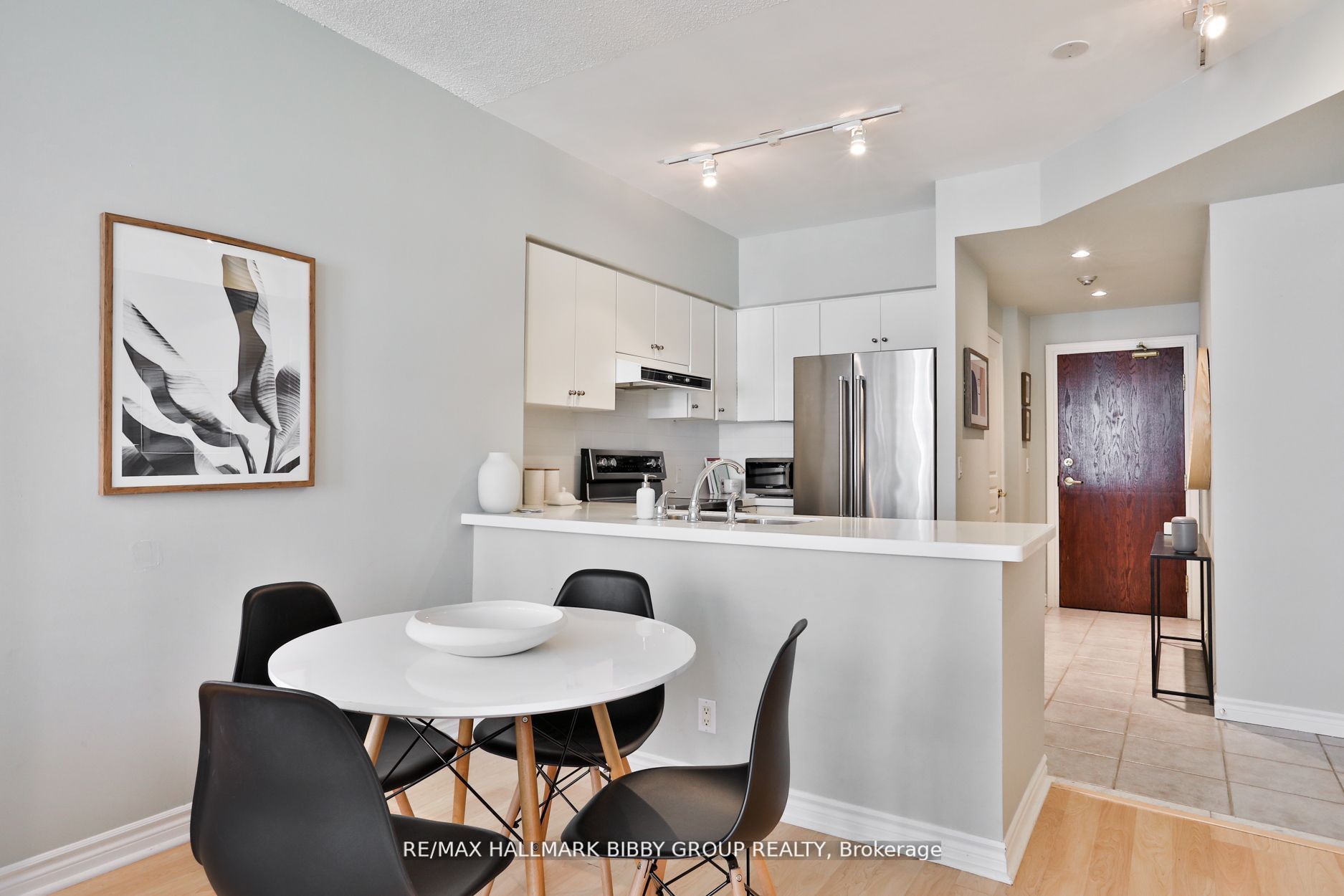 1 Deer Park Cres, #401