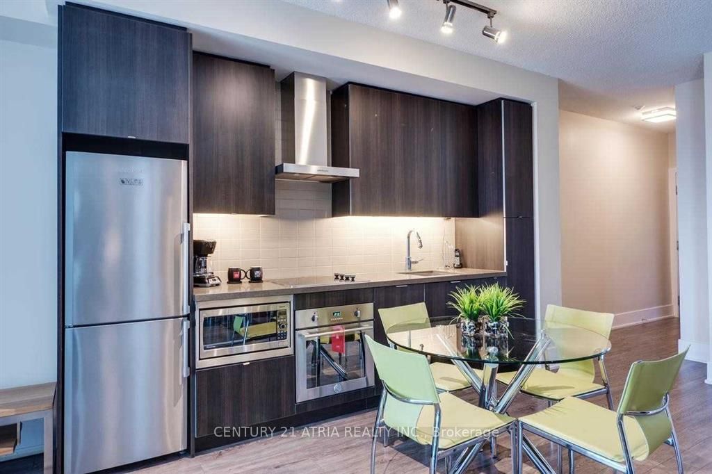 300 Front St W, #3401