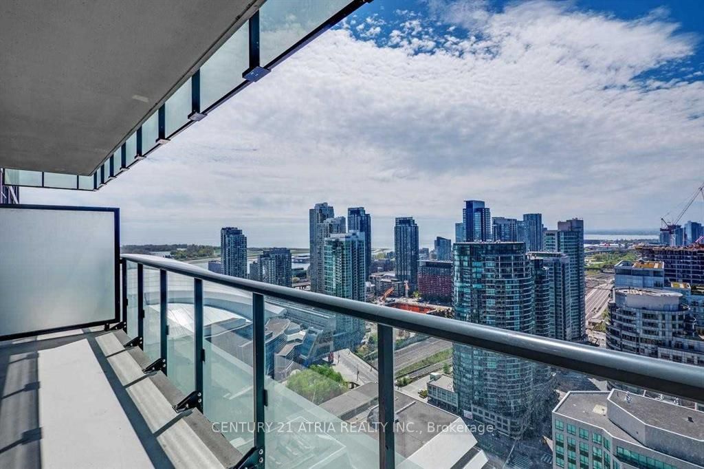 300 Front St W, #3401